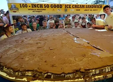 Hy-Vee Attempts GUINNESS WORLD RECORDS™ Title For Largest Ice Cream Sandwich